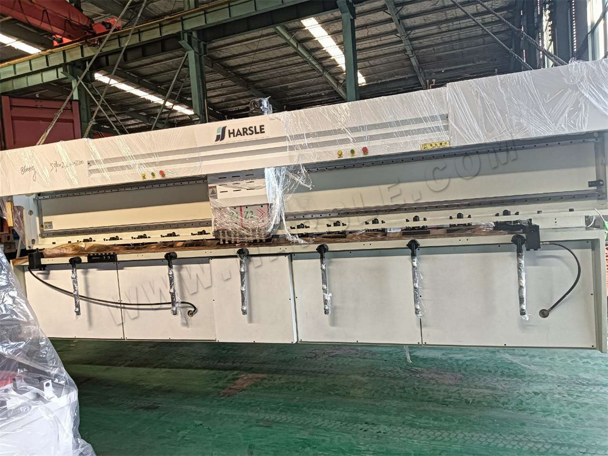 Máquina de ranhurar em V