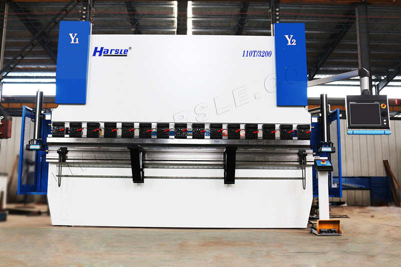 HARSLE WE67K-GENIUS-110T3200 Máquina dobradeira CNC instalada nos EUA